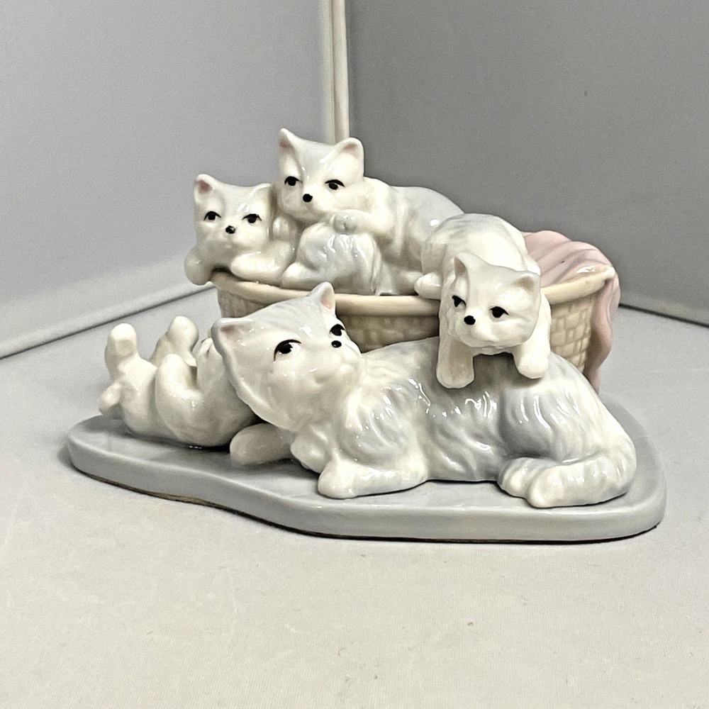 Vintage Cat & Kitten Figurine By Simson Taiwan Porcelain Play Time Grey Kitty